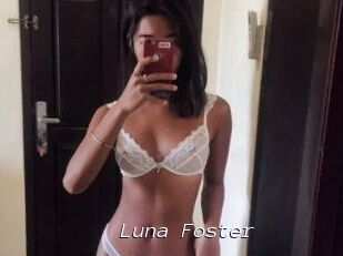 Luna_Foster